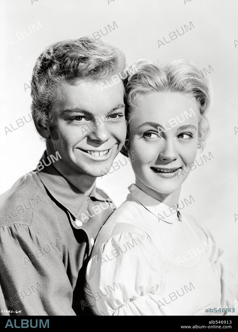 NANCY KILGAS y RUSS TAMBLYN en SIETE NOVIAS PARA SIETE HERMANOS, 1954 (SEVEN BRIDES FOR SEVEN BROTHERS), dirigida por STANLEY DONEN. Copyright M.G.M.