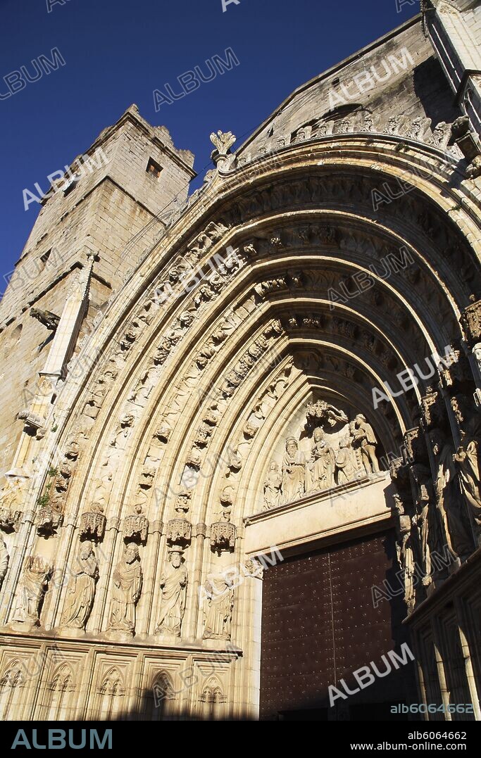 Castelló d'Empuries; Basílica de Santa María (la "Catedral de l'Empordà"); portada gótica.