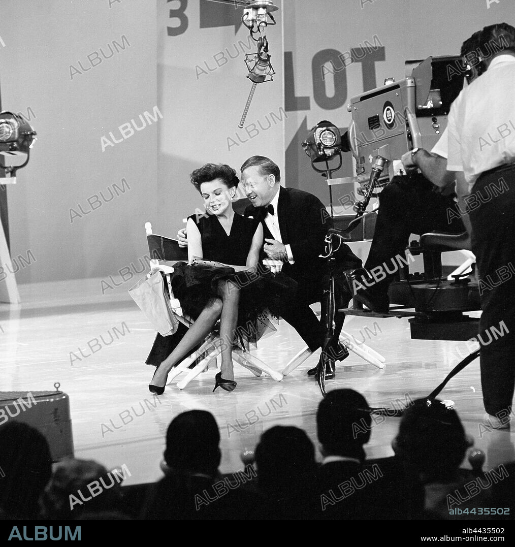JUDY GARLAND and MICKEY ROONEY in THE JUDY GARLAND SHOW, 1963, directed by BILL HOBIN. Copyright CBS TELEVISION NETWORK.