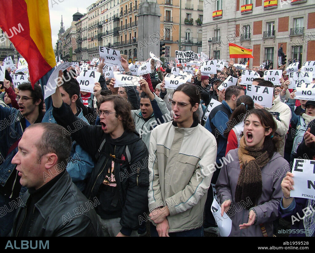 MANIFESTACION POR LA PAZ Y EN CONTRA DEL TERRORISMO DE ETA. Madrid. España.