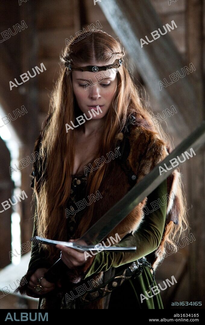KATE MARA en TEMPLARIO, 2011 (IRONCLAD), dirigida por JONATHAN ENGLISH. Copyright PREMIERE PICTURE.