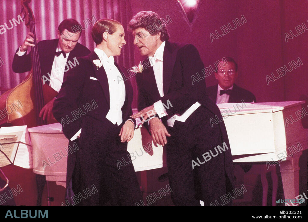 JULIE ANDREWS y ROBERT PRESTON en VICTOR O VICTORIA?, 1982 (VICTOR / VICTORIA), dirigida por BLAKE EDWARDS. Copyright M.G.M/UNITED ARTIST.