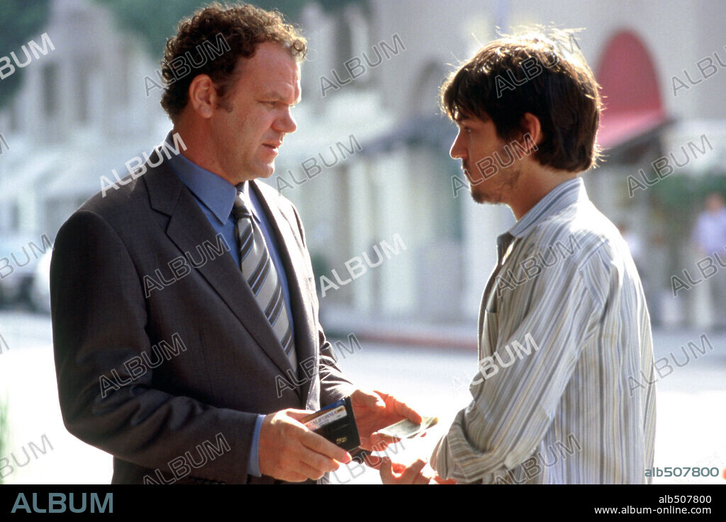 DIEGO LUNA y JOHN C. REILLY en CRIMINAL, 2004, dirigida por GREGORY JACOBS. Copyright WARNER INDEPENDENT PICTURES / HANOVER, SUZANNE.