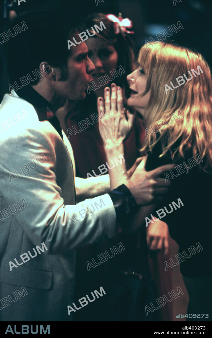 PATRICIA CLARKSON and SAM ROCKWELL in WELCOME TO COLLINWOOD, 2002, directed by ANTHONY RUSSO. Copyright WARNER BROS. PICTURES.