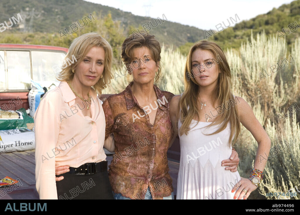 FELICITY HUFFMAN, JANE FONDA and LINDSAY LOHAN in GEORGIA RULE, 2007, directed by GARRY MARSHALL. Copyright UNIVERSAL PICTURES/MORGAN CREEK PRODUCTIONS/TRUST ME / BATZDORFF, RON.