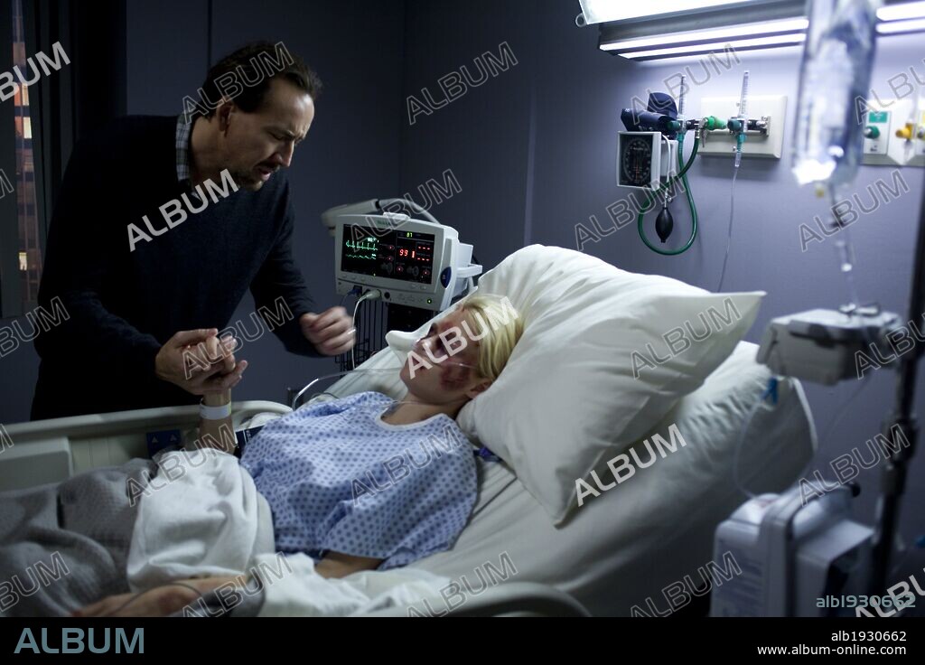 JANUARY JONES y NICOLAS CAGE en EL PACTO, 2011 (SEEKING JUSTICE), dirigida por ROGER DONALDSON. Copyright ENDGAME ENTERTAINMENT.