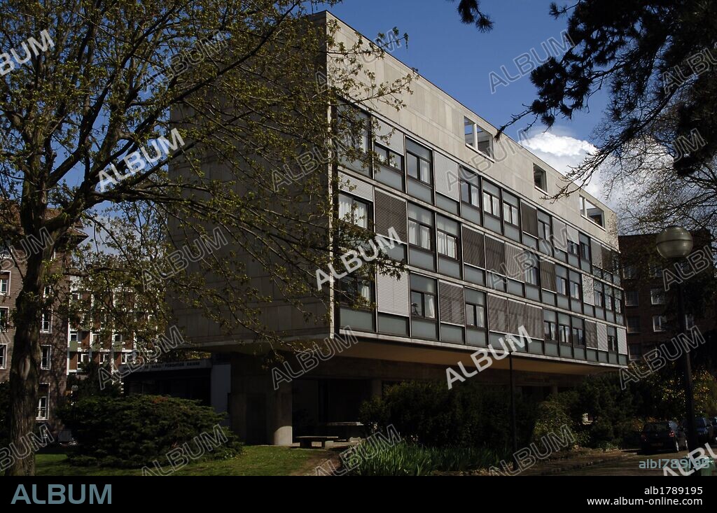 France, Paris. The International University Campus. The Swiss Pavilion. Building designed by Le Corbusier (1887-1965) and Pierre Jeanneret (1896-1967) between 1930 and 1931. It was inaugurated in July 1933. Exterior view.