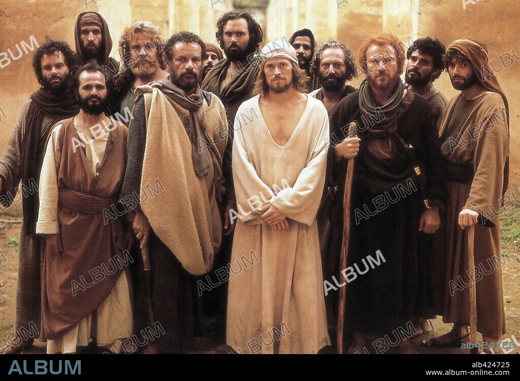 HARVEY KEITEL and WILLEM DAFOE in THE LAST TEMPTATION OF CHRIST, 1988, directed by MARTIN SCORSESE. Copyright UNIVERSAL PICTURES.