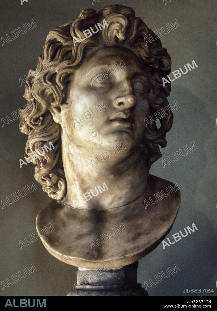 ALEJANDRO III el Magno (Pela, Grecia, 356 a. C. -Babilonia, Irak, 323 a. C.) Rey de Macedonia (-336 a-323). Hijo de Filipo II y de la princesa epirota Olimpia. Busto, copia anónima (h. 300 a. C.) en mármol. Obra que imita a otra realizada por Cares de Lindos a principios del siglo III a. C. Museos Capitolinos. Roma. Italia.