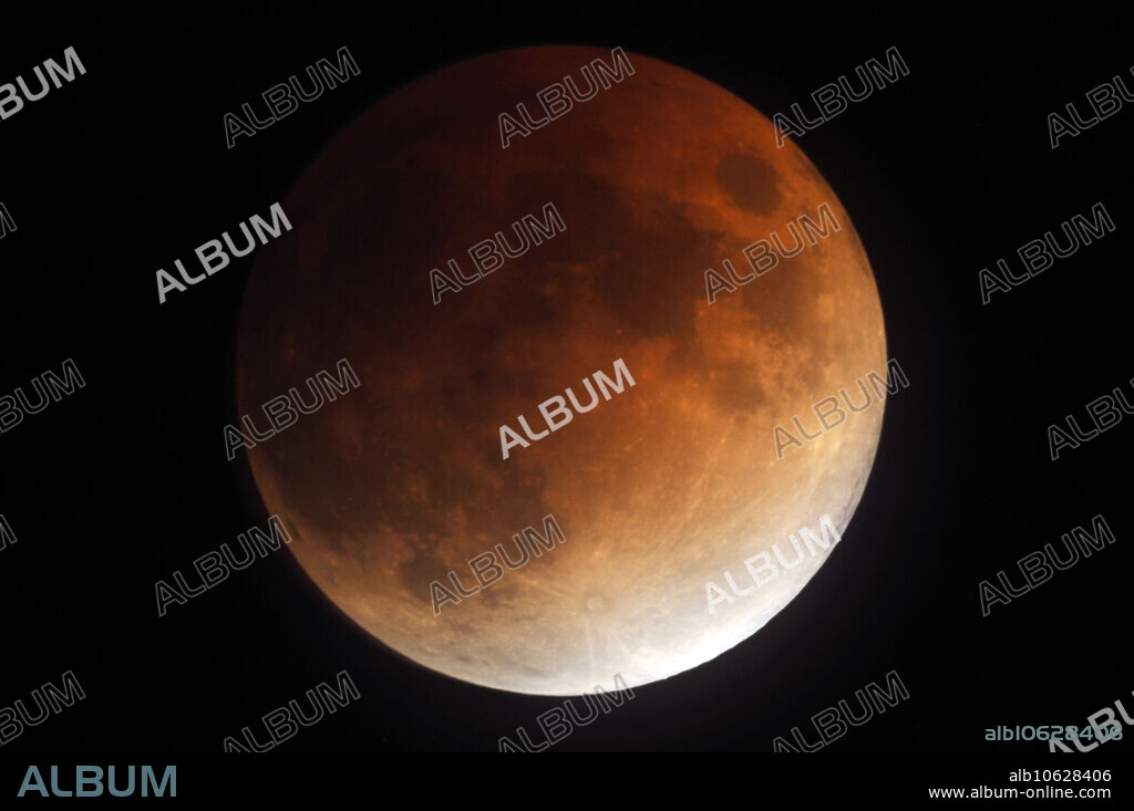 Moon, mid totality. Storrs, Ct 2/20/08.