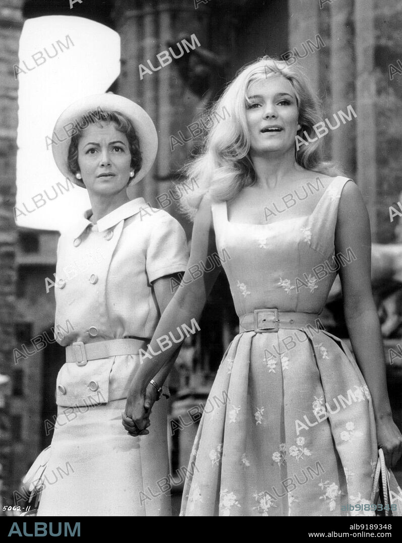 OLIVIA DE HAVILLAND and YVETTE MIMIEUX in LIGHT IN THE PIAZZA, 1962, directed by GUY GREEN. Copyright M.G.M.