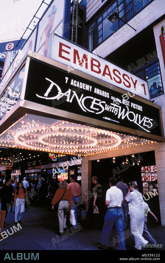 MISC: FACHADAS SALAS CINE. Entrada y fachada de un cine. 1990