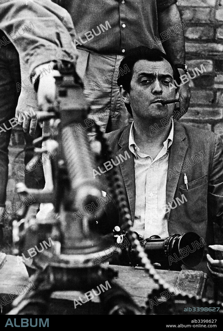STANLEY KUBRICK in PATHS OF GLORY, 1957, directed by STANLEY KUBRICK. Copyright UNITED ARTISTS.