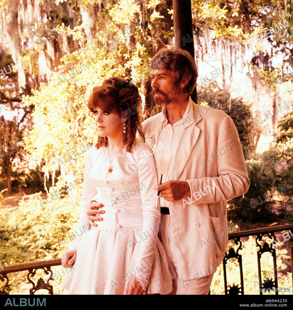 JAMES COBURN and LYNN REDGRAVE in LAST OF THE MOBILE HOT SHOTS, 1970, directed by SIDNEY LUMET. Copyright WARNER BROS. PICTURES.