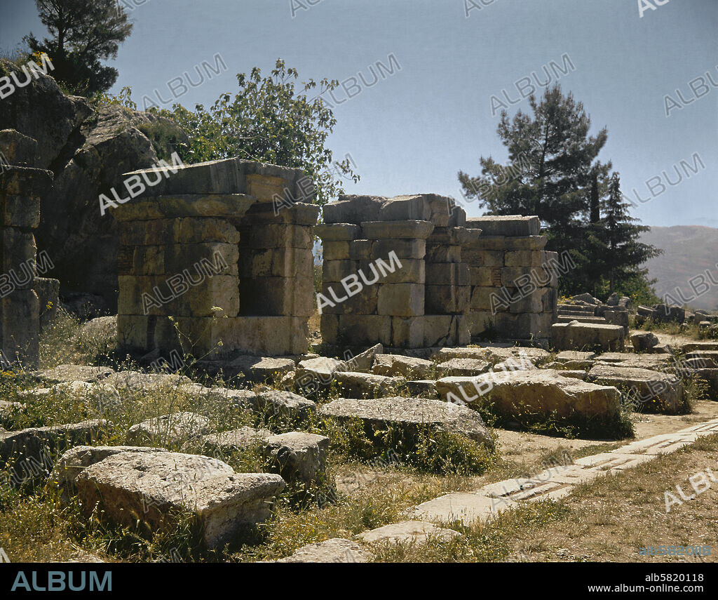 The stadium of Delphi, built on the highest terrace of the slope of Mount Parnassos, is 178 m long and could seat 7000 people. It was used for the Pythian Games, held every four years in honour of Apollo.