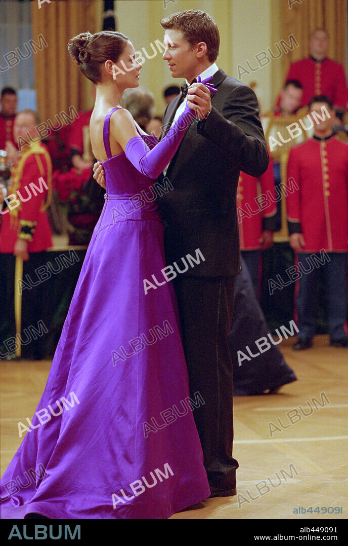 KATIE HOLMES y MARC BLUCAS en UNA HIJA DIFERENTE, 2004 (FIRST DAUGHTER), dirigida por FOREST WHITAKER. Copyright 20TH CENTURY FOX / LOSS, CHRISTINE.