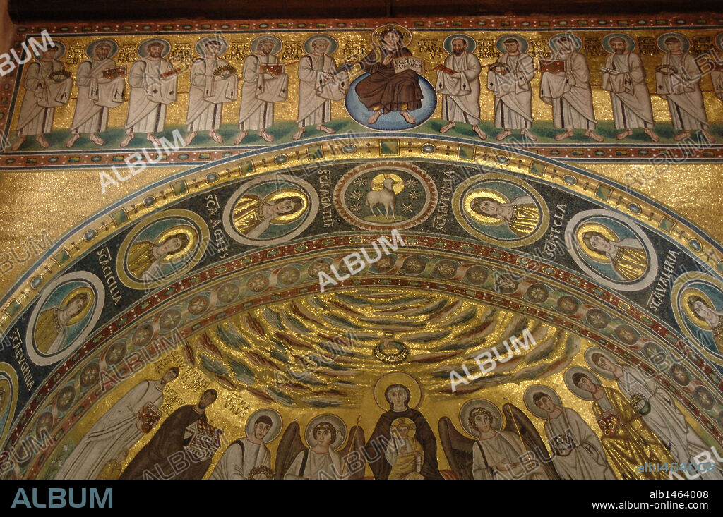 ARTE BIZANTINO. CROACIA. BASILICA EUFRASIANA. Iglesia bizantina constuida en el siglo VI. Declarada Patrimoniod de la Humanidad por la UNESCO en el año 1997. Detalle de uno de los MOSAICOS del interior del templo con JESUS CON LOS DOCE APOSTOLES Y LA VIRGEN Y EL NIÑO. POREC (PARENZO). Península de Istria.