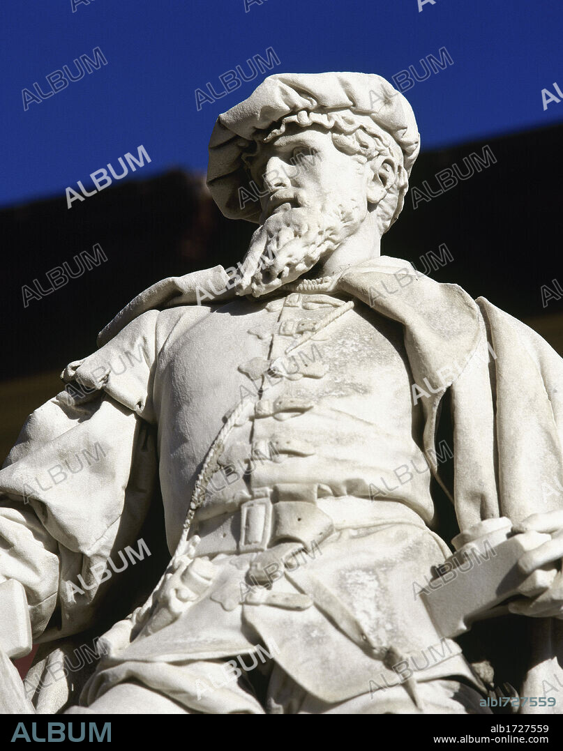 ELCANO, Juan Sebastián (Getaria, h.1476-Océano Pacífico,1526). Navegante español. En 1522 dobló el cabo de Buena Esperanza, consiguiendo así, junto a sus hombres, ser los primeros en dar la vuelta al mundo. Monumento en su ciudad natal, frente al Ayuntamiento, obra de Victorio MACHO (1887-1966) GETARIA. Provincia de Guipúzcoa. País Vasco.