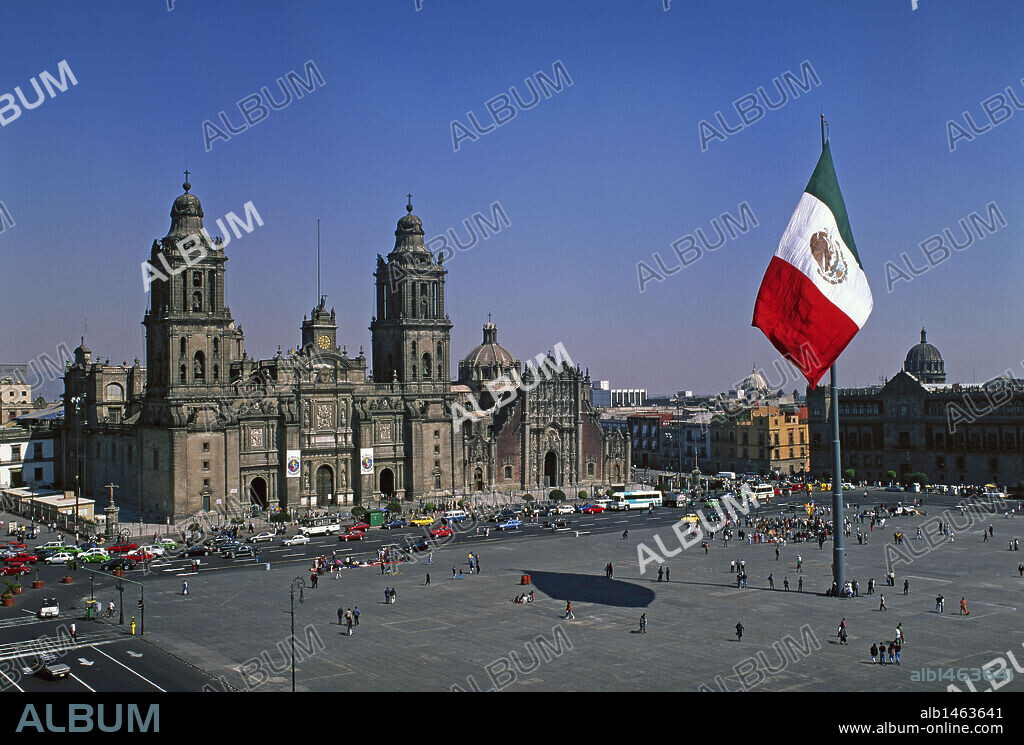 MEXICO. MEXICO D. F. Vista de la PLAZA DEL ZOCALO con la CATEDRAL METROPOLITANA (1563-1813) y el PALACIO DEL GOBIERNO.