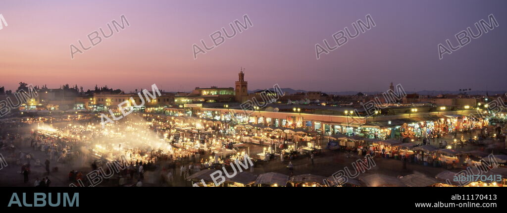 Place Jemaa El Fna (Djemaa El Fna) at dusk, Marrakesh (Marrakech), Morocco, North Africa, Africa.