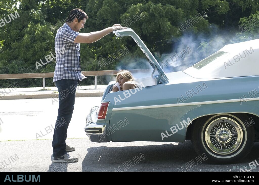 GERARD BUTLER and JENNIFER ANISTON in THE BOUNTY HUNTER, 2010, directed by ANDY TENNANT. Copyright ORIGINAL FILM.