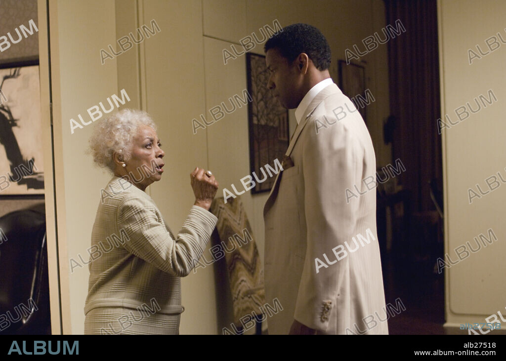 DENZEL WASHINGTON and RUBY DEE in AMERICAN GANGSTER, 2007, directed by RIDLEY SCOTT. Copyright UNIVERSAL PICTURES / LEE, DAVID.