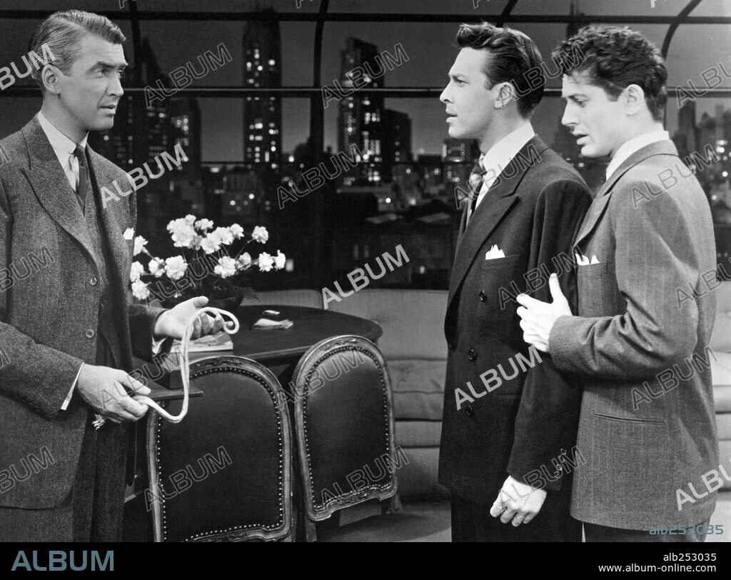 FARLEY GRANGER, JAMES STEWART y JOHN DALL en LA SOGA, 1948 (ROPE), dirigida por ALFRED HITCHCOCK. Copyright Warner Bros./Transatlantic Pictures.