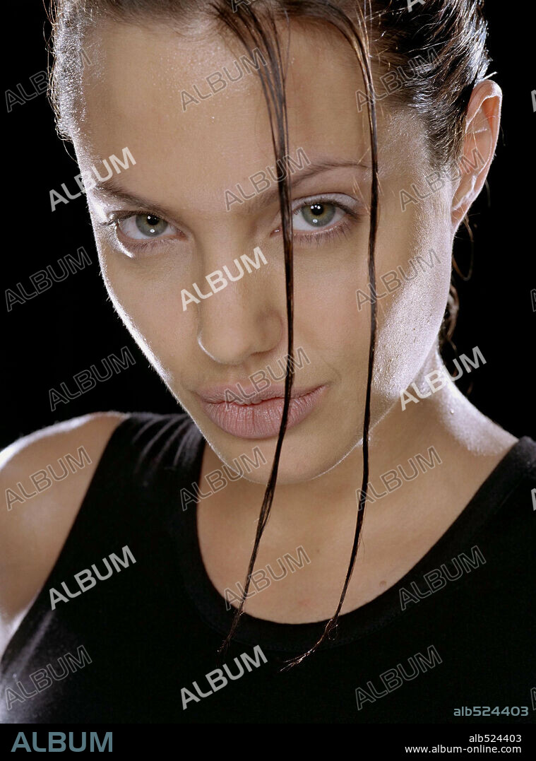 ANGELINA JOLIE in LARA CROFT: TOMB RAIDER, 2001, unter der Regie von SIMON WEST. Copyright PARAMOUNT PICTURES.