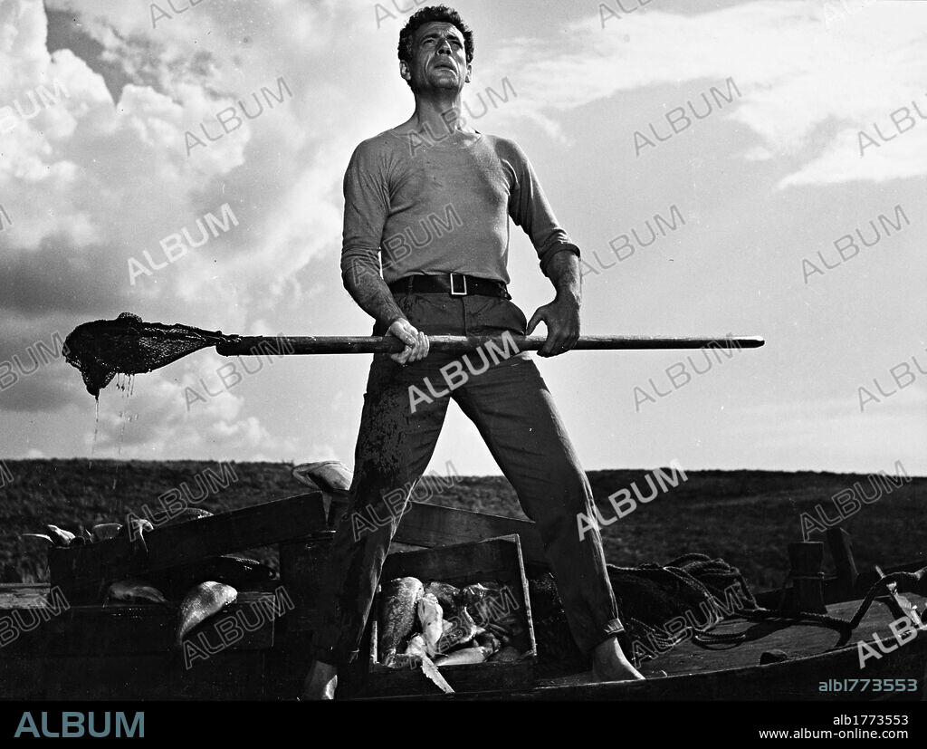 YVES MONTAND in THE WIDE BLUE ROAD, 1957 (LA GRANDE STRADA AZZURRA), directed by GILLO PONTECORVO. Copyright GE.S.I/PLAY ART/EICHBERG/TRIGLAV.