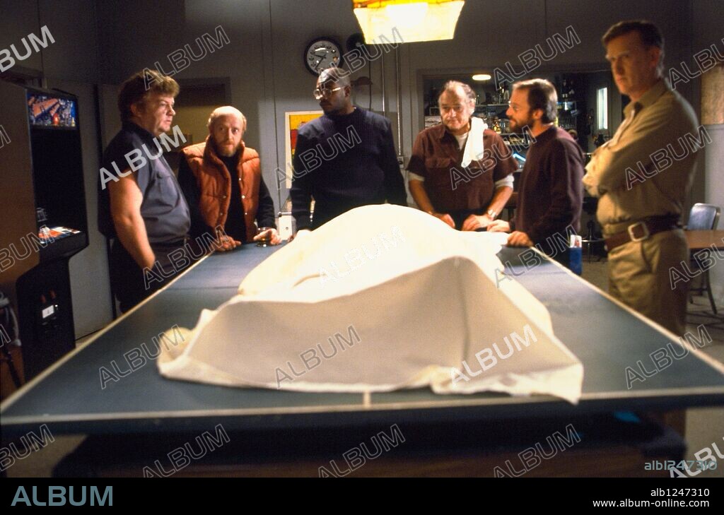 DONALD MOFFAT, KEITH DAVID and RICHARD DYSART in THE THING, 1982, directed by JOHN CARPENTER. Copyright UNIVERSAL PICTURES.