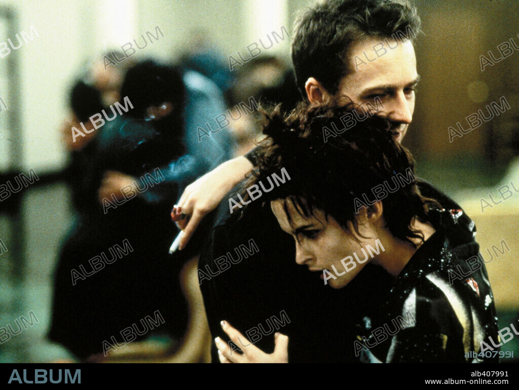 EDWARD NORTON and HELENA BONHAM CARTER in FIGHT CLUB, 1999, directed by DAVID FINCHER. Copyright 20TH CENTURY FOX / MORTON, MERRICK.