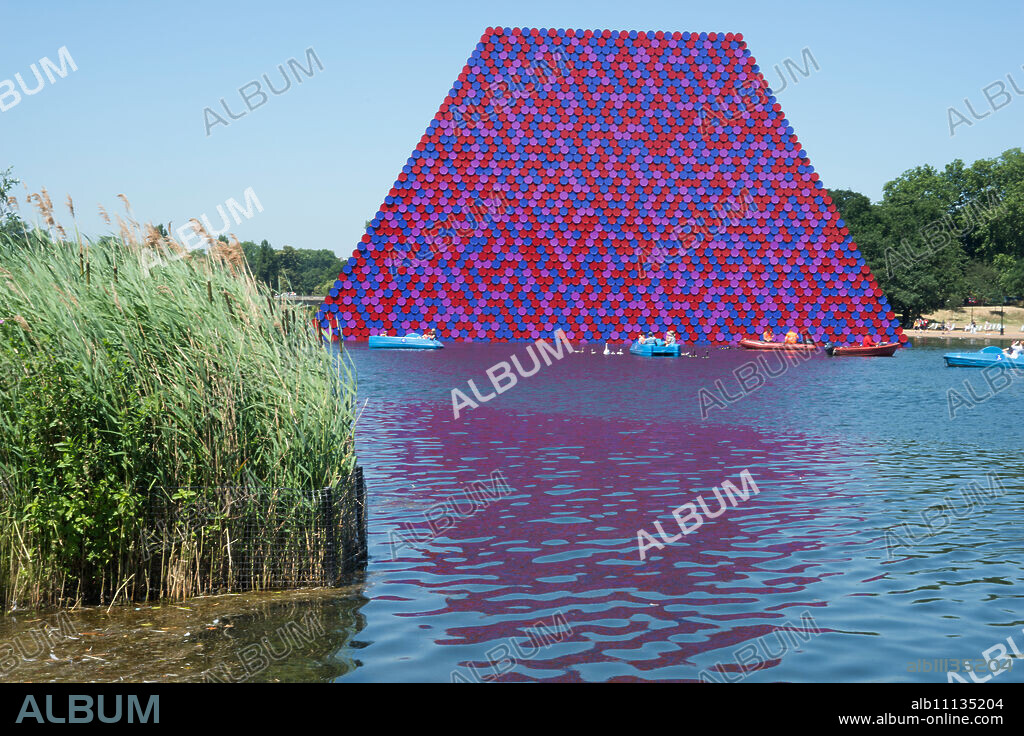 The Mastaba, a project by Christo and Jeanne-Claude comprising over 7000 oil barrels in the Serpentine, London, W2, England, United Kingdom, Europe.