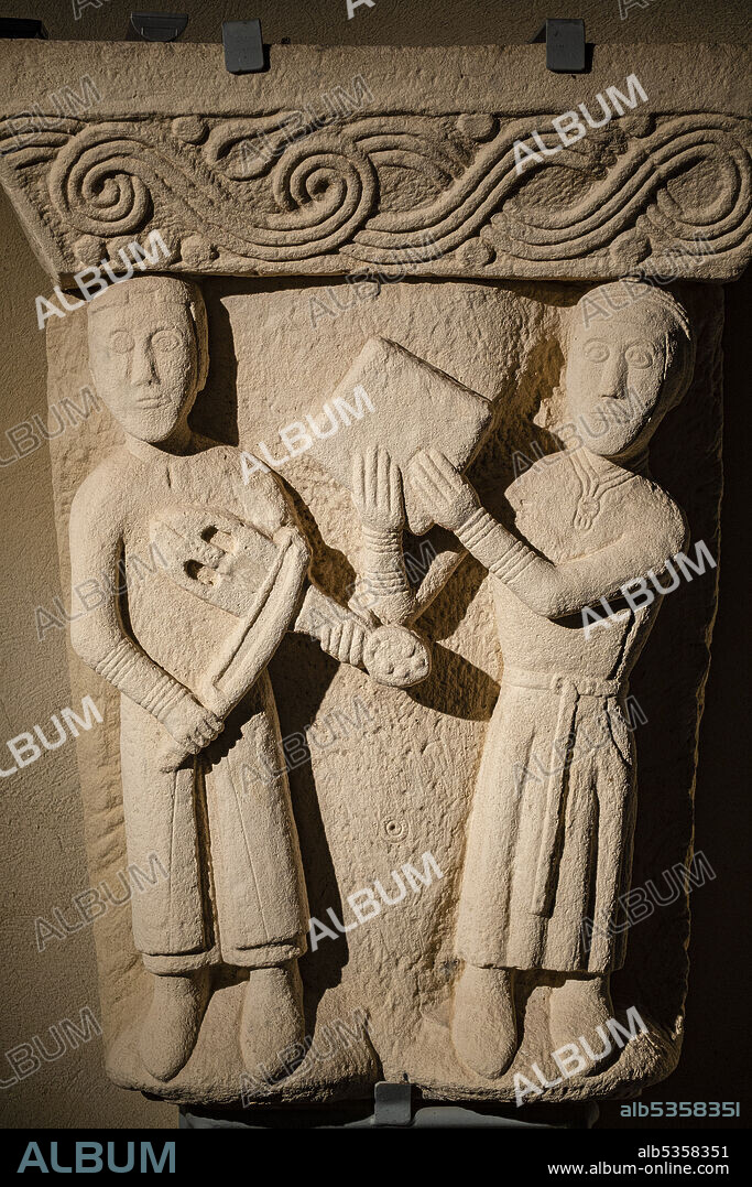 capitel of Santa Maria de Barruelo de los Carabeos, church of Santa María La Mayor, Romanesque, 12th century, Villacantid, Cantabria, Spain.