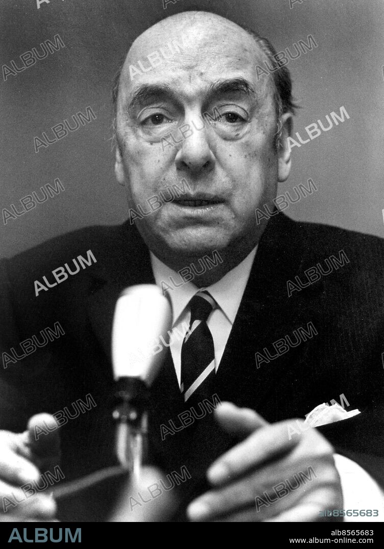 ©SCANPIX SWEDEN, 1971-12-08.. Nobelpristagare i litteratur.. 1971 års pristagare Pablo Neruda. Foto: Scanpix. Code: 20360. ***. ENGCAP: The Nobel Prize 110:th anniversary. The literaturelaureates. 1971 laureate Pablo Neruda.