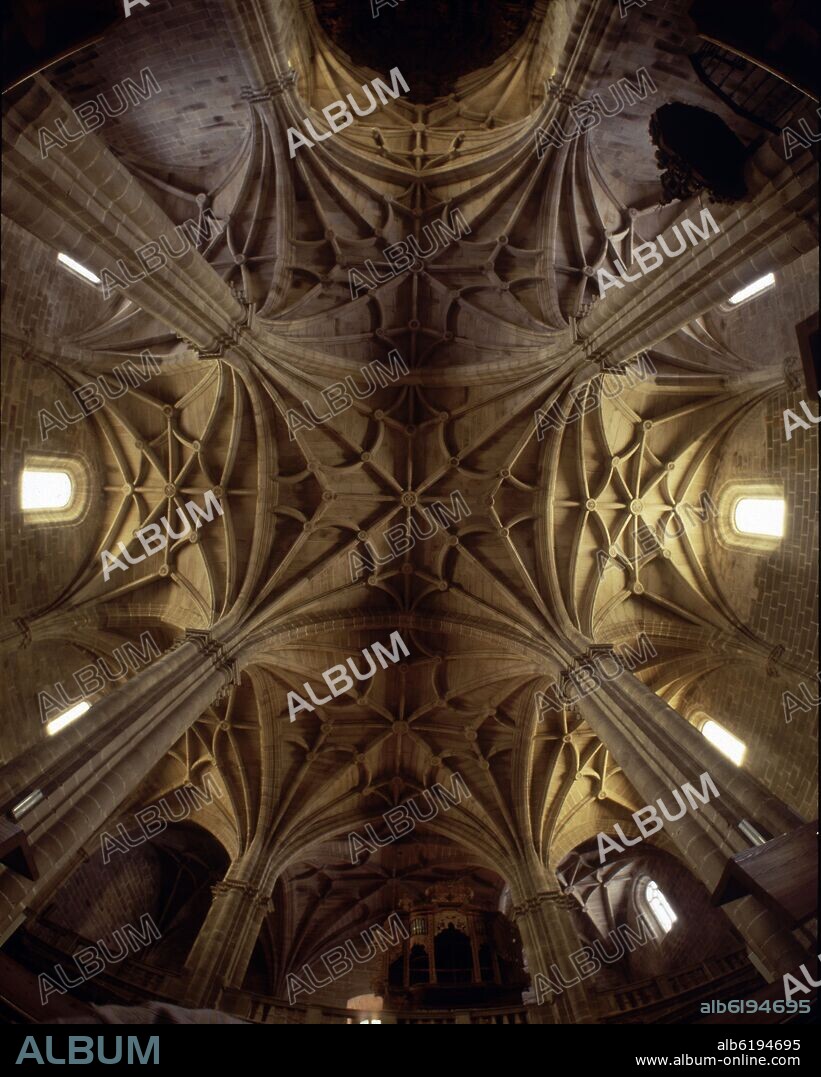 PEDRO DE IBARRA (1510-1570). BOVEDAS ESTRELLADAS DE LA IGLESIA DE SANTA MARIA LA MAYOR DE BROZAS - SIGLO XVI - GOTICO FINAL.