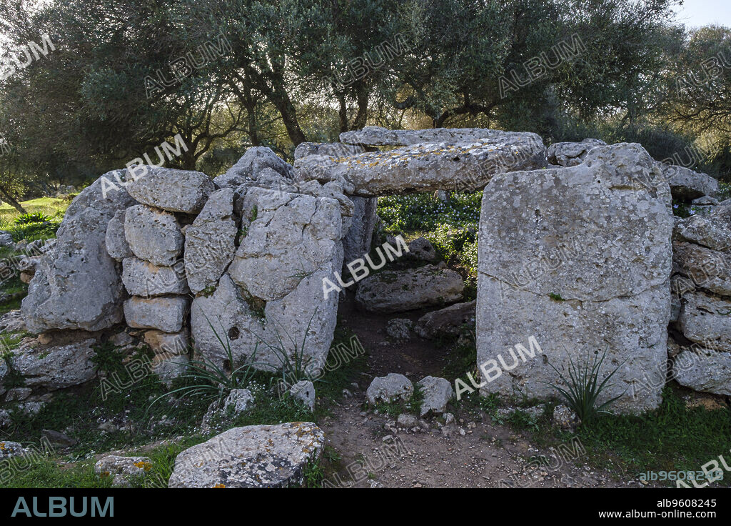 Talatí de Dalt prehistoric site, house entrance, Maó, Menorca, Balearic Islands, Spain.