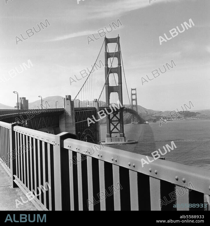 San Francisco (USA), Golden Gate Bridge (1933-37 erbaut von Joseph B. Strauss; Länge 2,8 km). Ansicht. Foto, undat. (um 1960?).