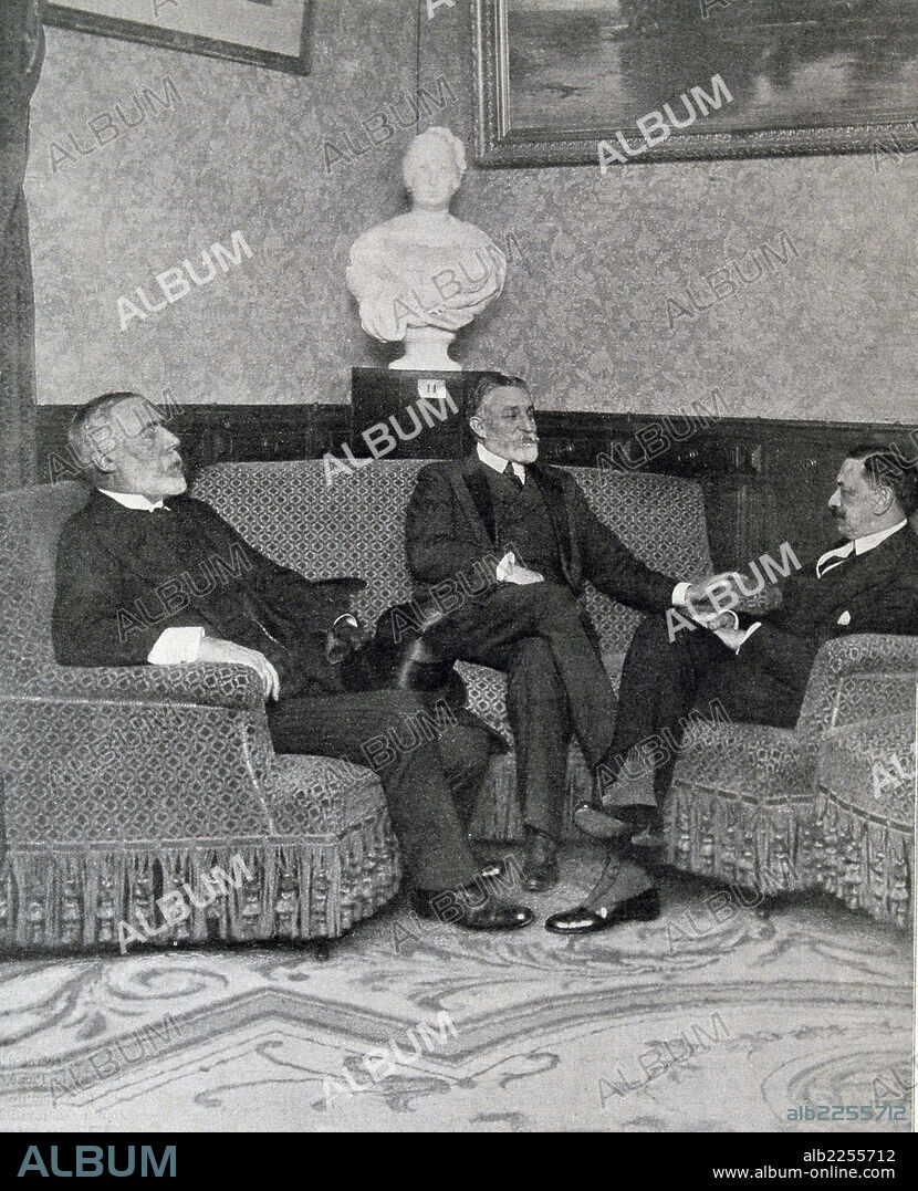 GARCIA PRIETO, MANUEL. POLITICO ESPAÑOL. 1859-1938. PRESIDENTE DEL GOBIERNO. PRIMERA CONFERENCIA ENTRE GARCIA PRIETO Y LOS EMBAJADORES DE FRANCIA E INGLATERRA, AÑO 1911. GRABADO DE L'ILLUSTRACION.