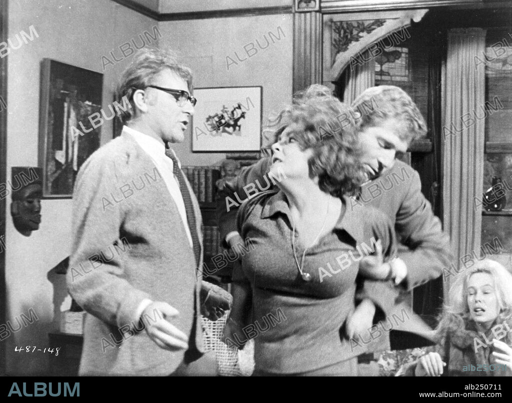 ELIZABETH TAYLOR, GEORGE SEGAL and RICHARD BURTON in WHO'S AFRAID OF VIRGINIA WOOLF?, 1966, directed by MIKE NICHOLS. Copyright WARNER BROTHERS.