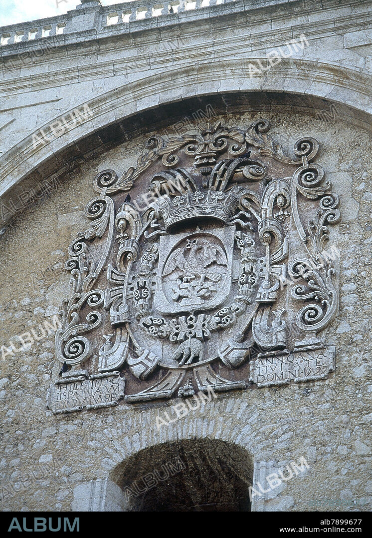JOSE MIGUEL AGUERO (S. XVI-1610). CATEDRAL-DETALLE DE LA FACHADA-ESCUDO - FOTO AÑOS 90.