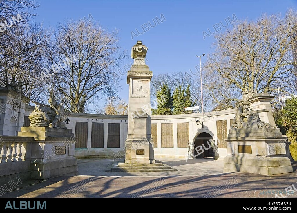 Cenotaph War Memorial, WW1, World War 1 Memorial, Guildhall Square, Portsmouth, Hampshire, England, United Kingdom, Europe.
