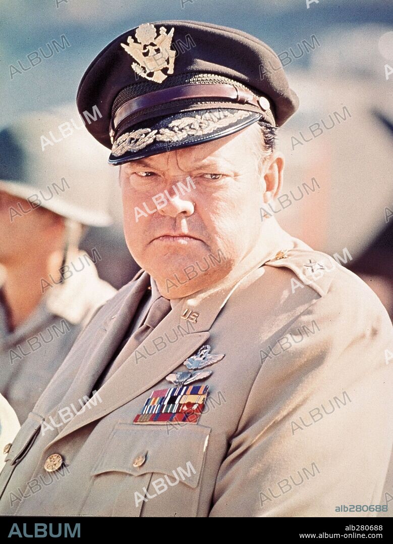 ORSON WELLES in CATCH-22, 1970, directed by MIKE NICHOLS. Copyright PARAMOUNT/FILMWAYS.