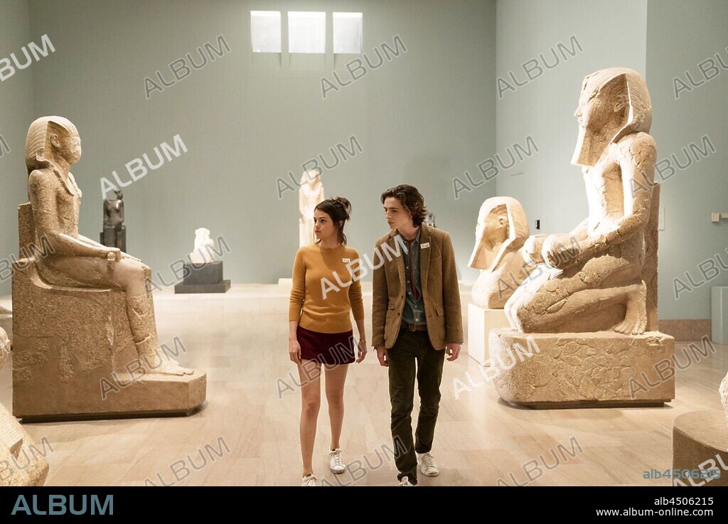 SELENA GOMEZ and TIMOTHEE CHALAMET in A RAINY DAY IN NEW YORK, 2019, directed by WOODY ALLEN. Copyright Gravier Productions, Perdido Productions.
