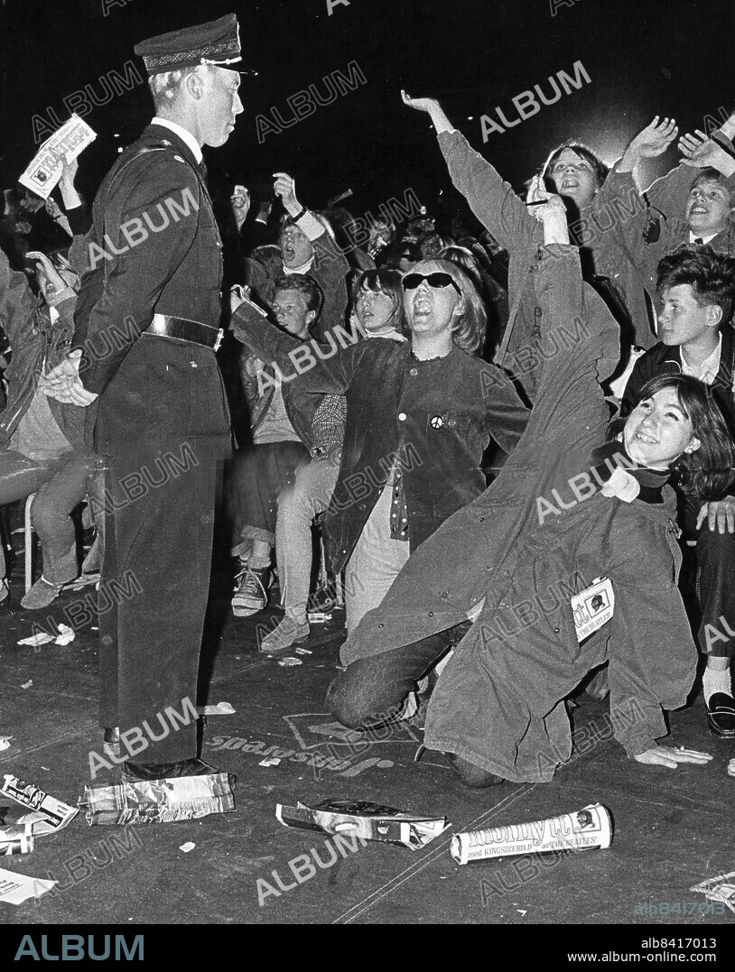 STOCKHOLM 1965-05-16. Mods jublar vid Downliner Sects konsert på Johanneshovs isstadion. Foto: Ulf Simonsson Kod: 135 . COPYRIGHT SCANPIX SWEDEN.