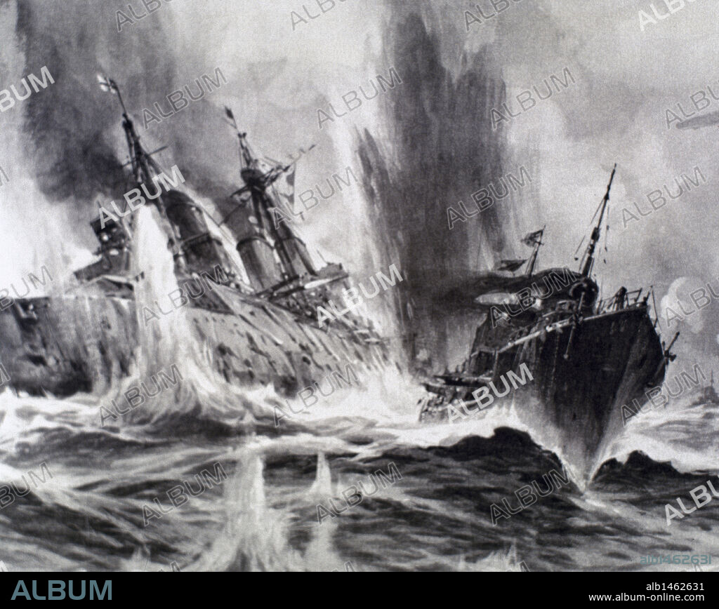 PRIMERA GUERRA MUNDIAL (1914-1918). COMBATE NAVAL en el Mar del Norte, a orillas de las islas Heligoland, el 24 de enero de 1915. El acorazado inglés "Lion" fue alcanzado por un torpedo lanzado desde un barco alemán. Dibujo.