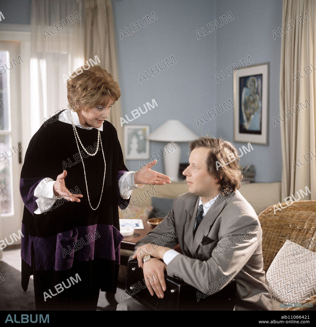 THE HAPPY FAMILY / The Behringer Affair Germany 1987 / Ilse Biberti MARIA SCHELL (Maria Behringer), AXEL MILBERG (Dr. Siegel) in the episode: 'The Behringer Affair', 1987. / Germany 1987.