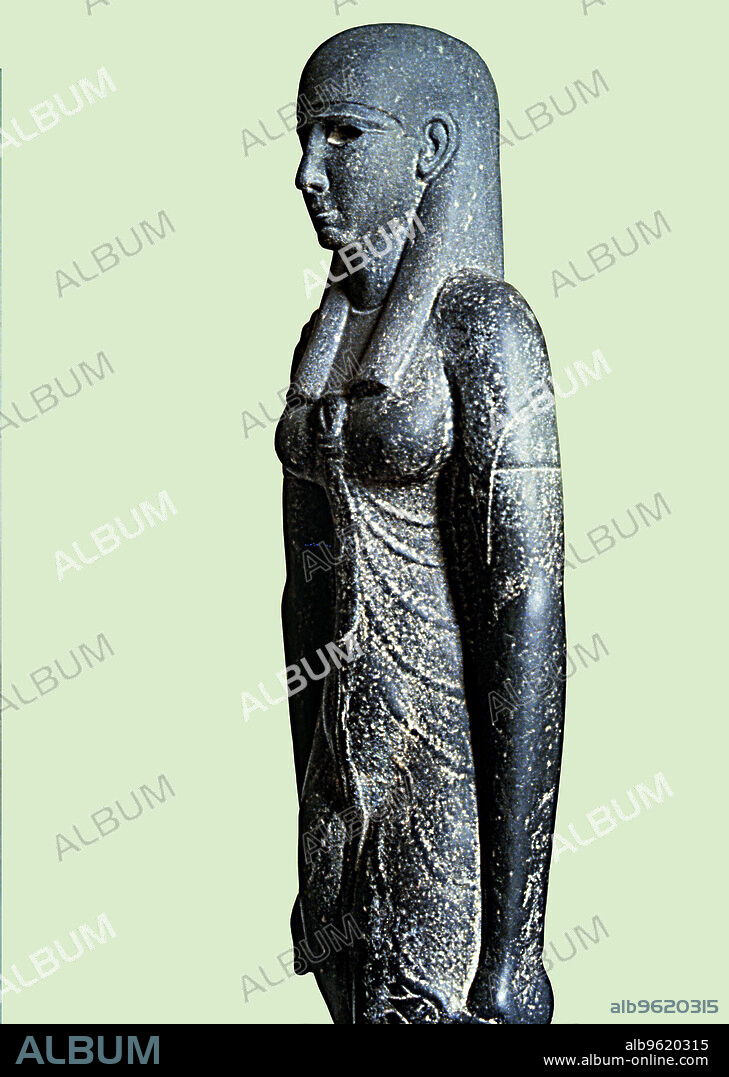 Statue of the goddess Isis, mother of Egyptian mythology.