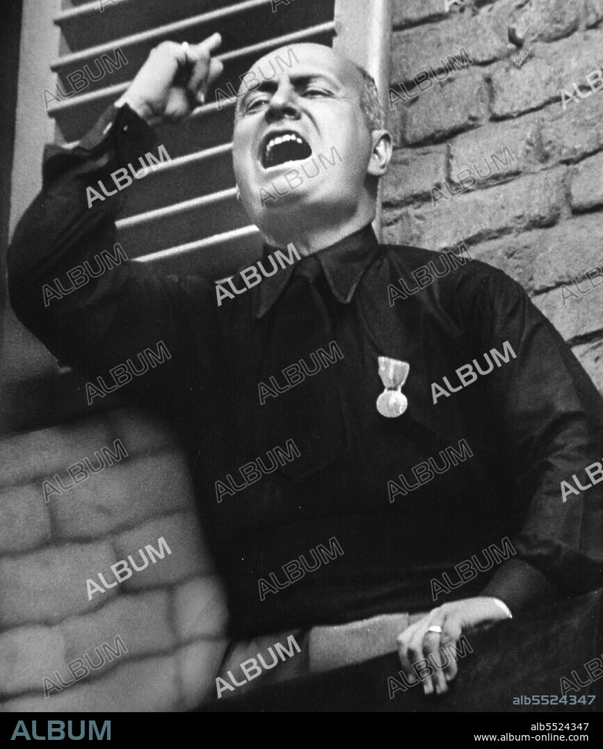 MUSSOLINI , BENITO. POLITICO Y MILITAR ITALIANO . 1883 - 1945.