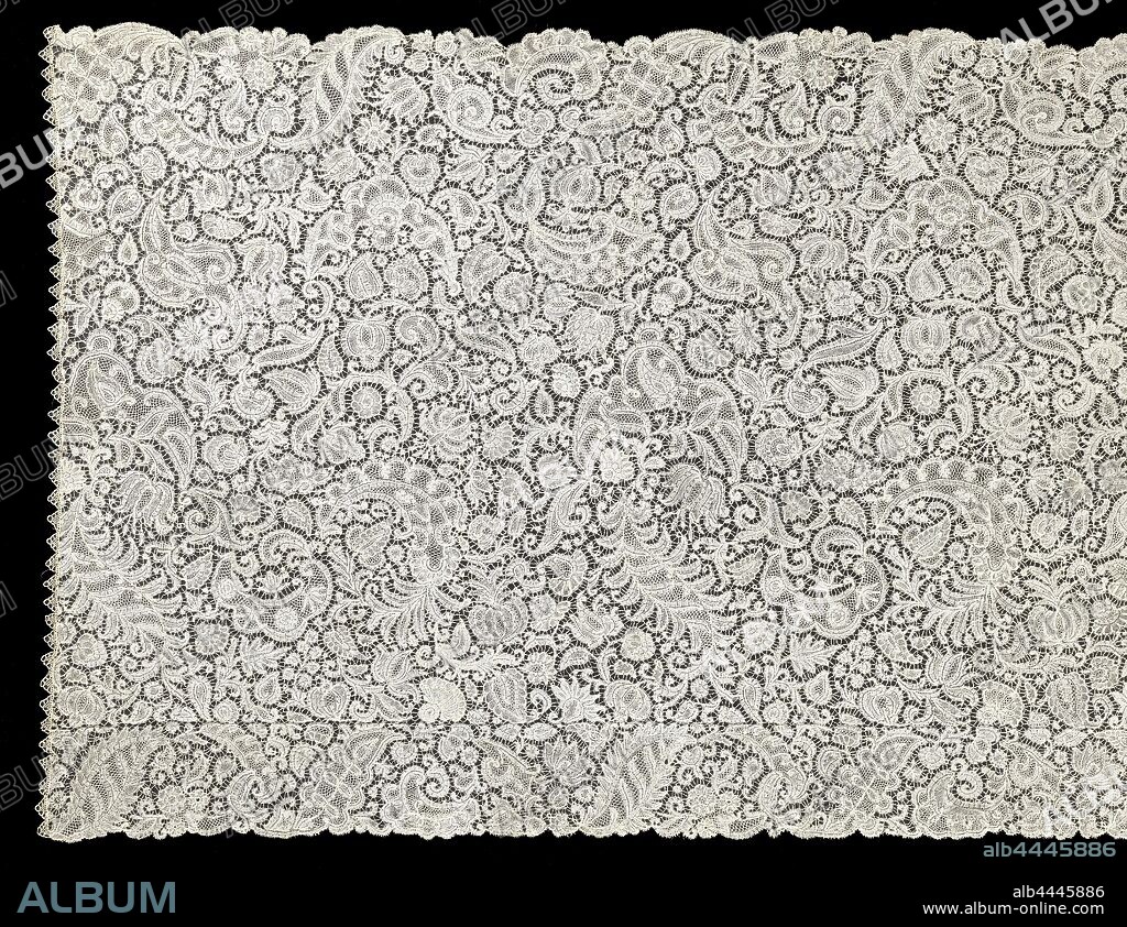 Bobbin lace strip with all kinds of flowers and c-volutes between feathered leaves, Brussels Strip bobbin lace with dense pattern of flowers, feathery leaves and bizarre ornaments, derived from the patterns of silk fabrics from the same period. A narrower strip is sewn to a wide strip, suggesting that the object was originally intended as a decorative strip with valance for a dressing tablecloth., anonymous, Brussels, c. 1720 - c. 1730 and/or c. 1900 - c. 1924, linen (material), Brussels bobbin lace, l 140 cm × w 72 cm ×, 49 cm.