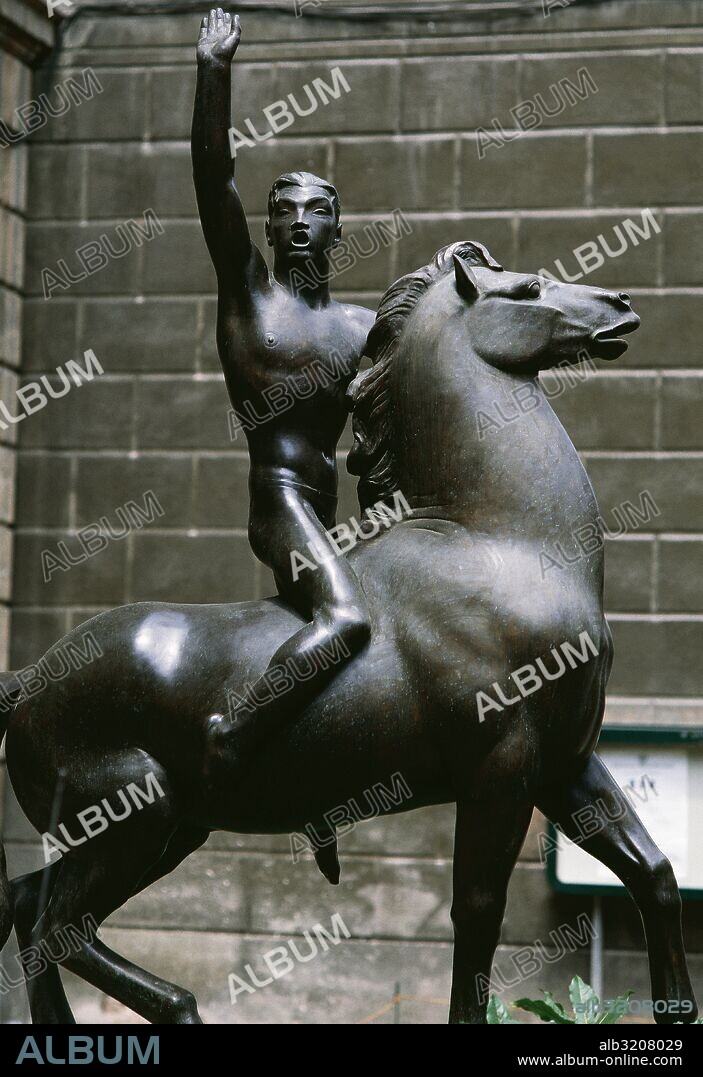 GARGALLO, Pau (Maella,1881-Reus,1934). Escultor español. "Saludo Olímpico. El atleta moderno", 1929. Bronce, 308x210x95. Obra encargada en 1928 por la Exposicción Internacional de Barcelona, 1929, para el Estadio Olímpico de Montjuic. "Gargallo 1881-1981. Exposición del Centenario". Palacio Virreina, Barcelona. Actualmente en el Museo Pablo Gargallo. Zaragoza, España.